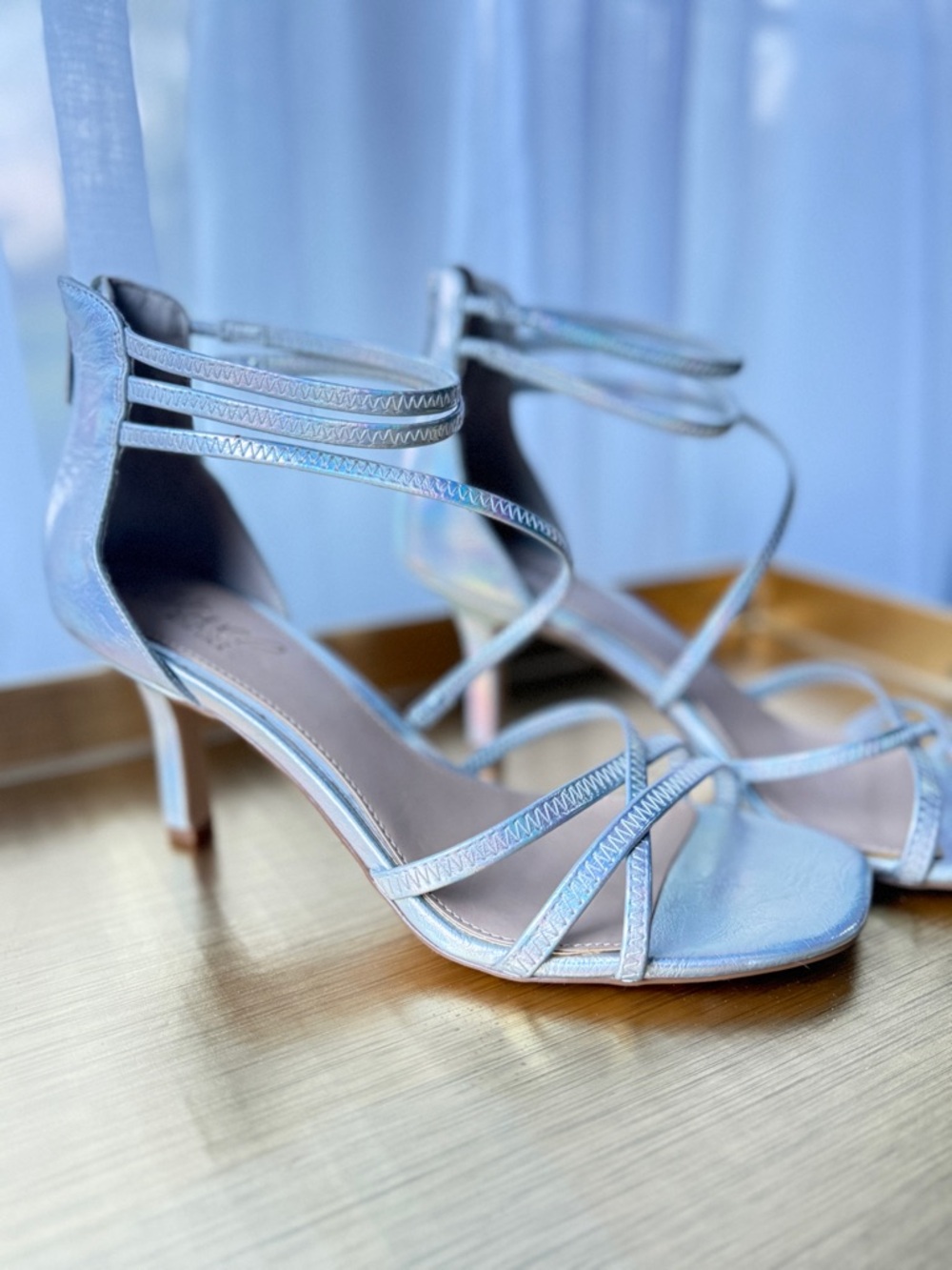Jewel Badgley Mischka Iridescent Strappy Heels 9.5 Silver Blue
